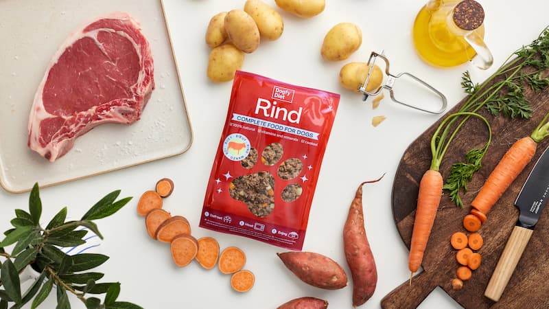 Probepackung mit natürlichem Hundefutter mit Rindfleisch